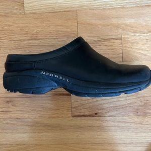 Merrell slip ons Black leather size 9.5